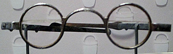 Benjamin Franklin Museum Bifocals produced during Franklin's lifetime.