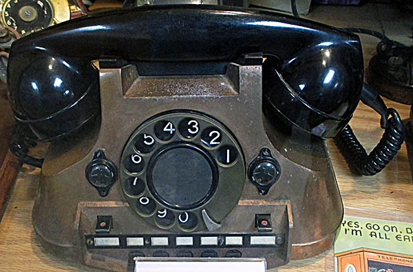 Montrose Historical & Telephone Pioneer Museum This is a Model 1510 phone made by Sweden's Ericsson Telephone Company.