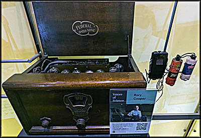 Science History Museum Vacuum Tube-Powered Radio